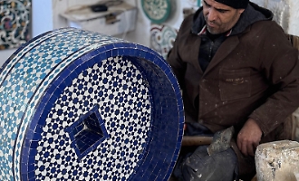 Colori, mani e la magia delle ceramiche: c&rsquo;&egrave; un angolo di Sicilia che rivive in Marocco