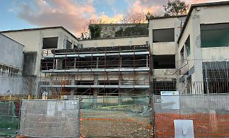 Slittano i lavori per l'ex scuola Ugo Foscolo, attesa di 6 mesi ancora per l'hub per le politiche sociali