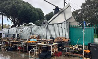 Il Vascone sotto assedio: maltempo distrugge i box provvisori, monta la protesta