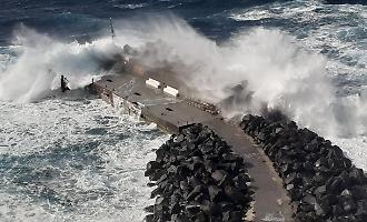 Ginostra isolata dalla mareggiata, abitanti in allarme: &laquo;In caso di eruzione come faremmo a scappare&raquo;