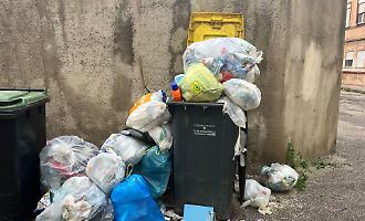 Raccolta porta a porta in crisi: carrellati stracolmi minacciano l'obiettivo 65%