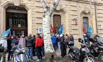 Ex Gicap, silenzio del ministero del Lavoro: 180 lavoratori in sit-in per la cassa integrazione