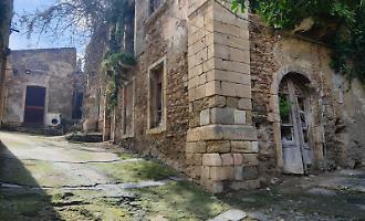 Al Tirone ruspe in azione: via le baracche per la rinascita del borgo storico del centro