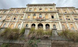 Riqualificazione dell'ex ospedale Regina Margherita in stallo: gare revocate, ricorsi e burocrazia allungano i tempi