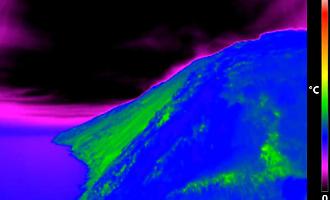 Eruzione Stromboli, colata sulla Sciara del Fuoco e tremori elevati