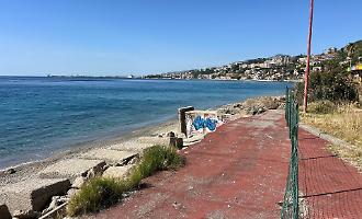 Trocadero, la pista spazzata dal mare, un progetto di recupero fermo da anni, ma "a breve il bando"