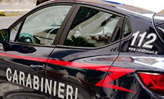 Sorpreso in auto con la figlia 15ene della compagna: 51enne arrestato per atti sessuali su una minorenne