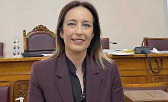 L&rsquo;Aula consiliare &ldquo;promuove&rdquo; Raffaella Campo