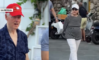 L'ex presidente Usa Bill Clinton e la moglie Hillary in vacanza a Panarea