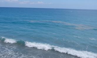 Marea di liquami nel mare della bandiera blu: allarme a Mazzeo