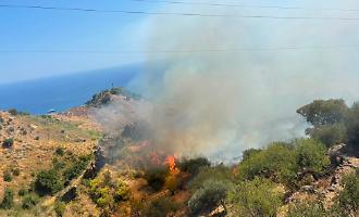 Sospetto di dolo per l'incendio di Matrissa, De Luca: &laquo;Ecco la condanna esemplare per i piromani&raquo;