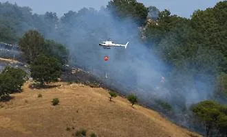 Roccella Valdemone, il fuoco minaccia fino all'Alta Valle dell'Alcantara