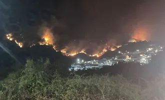 Letojanni nella morsa degli incendi: colline in fiamme, appello a segnalare movimenti sospetti