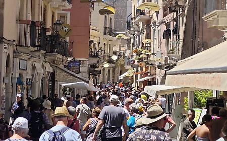 Taormina e Giardini Naxos: per ferragosto si punta al 95% dei posti occupati, tra glamour e presenze d'oltreoceano