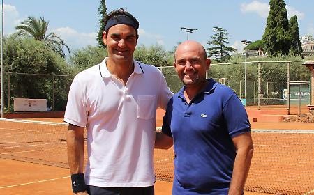 Federer illumina Taormina: mattinata di tennis, sole e stile con Bernard Arnault
