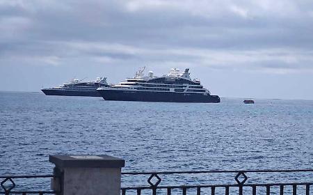 Arrivano gli yatch di lusso nella baia di Schis&ograve;