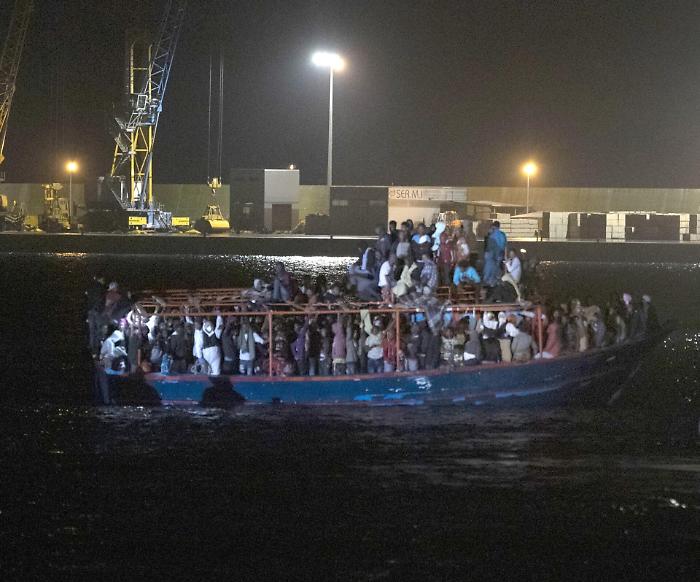 Pozzallo, sbarcano 236 migrantie Salvini lancia strali contro Malta
