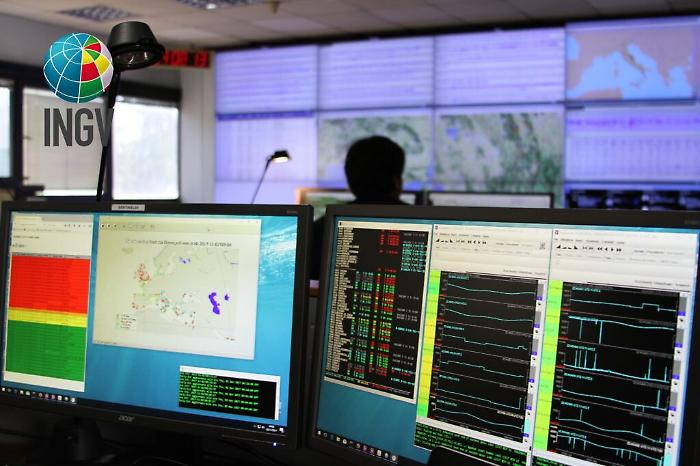 Nuova scossa di terremoto nell'Avellinese di magnitudo tra i 3.9 e i 4.4: gente in strada anche a Napoli e Salerno 