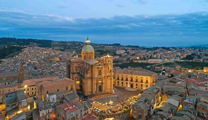 Enna e Provincia: Un Sabato d’Autunno tra Arte, Natura e Sapori Unici