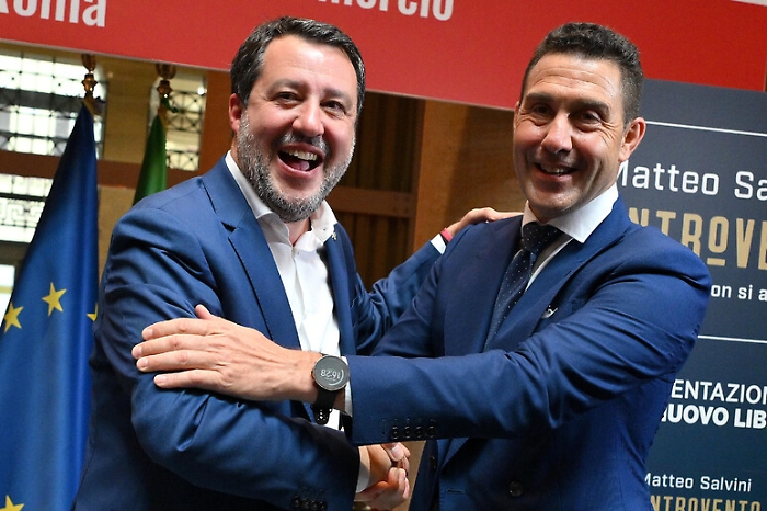 Lega in subbuglio dopo il flop in Toscana, al "Federale" il processo" a Vannacci (e Salvini). La corrente nordista: &laquo;Non siamo fascisti&raquo;