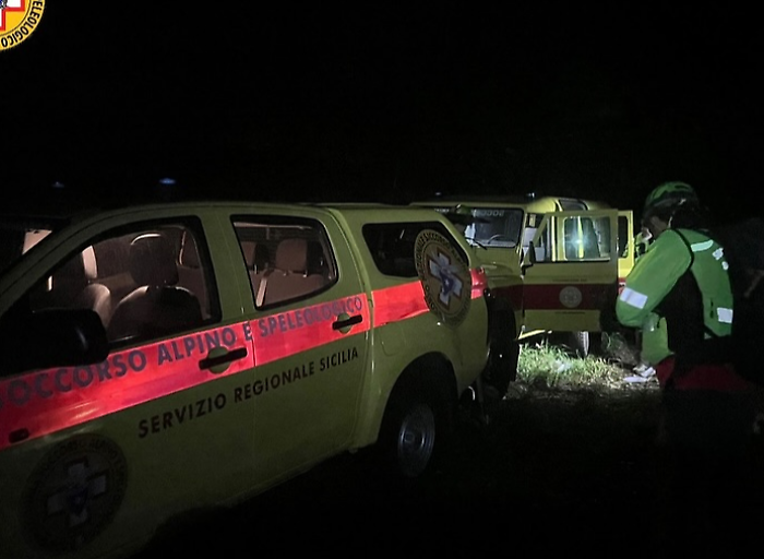 Paura sull'Etna: turista francese precipita in un dirupo a Monte Timpa Rossa e si frattura la caviglia