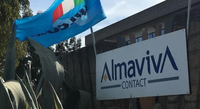 I lavoratori Almaviva rischiano la NASpI: i sindacati denunciano errori nei flussi UniEmens 