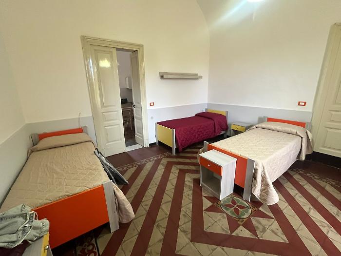 Apre a Catania un polo notturno per senza fissa dimora (con animali al seguito): ci saranno anche le docce e la lavanderia. Trantino: «Oltre la logica del dormitorio»