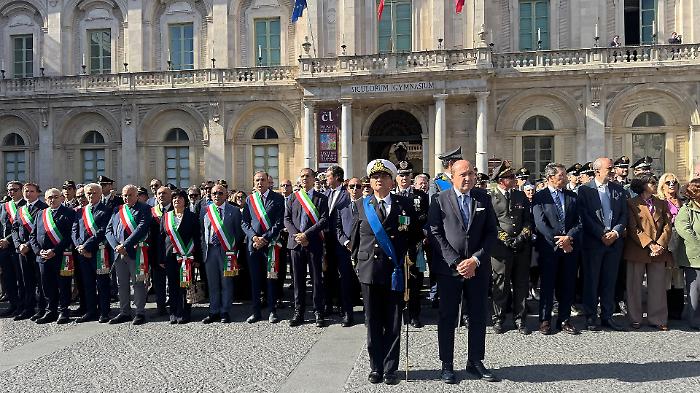 Catania celebra il 4 novembre, il prefetto: "Siamo tutti chiamati a lavorare per un futuro di unità, dialogo pace e sviluppo"
