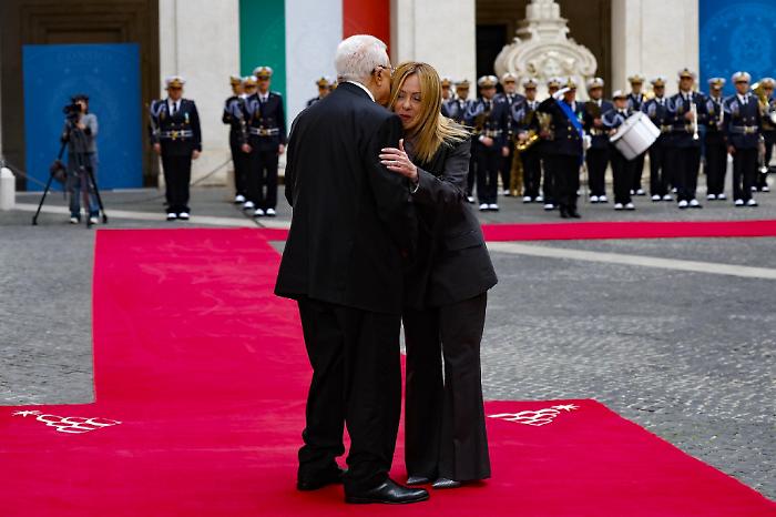 Abu Mazen a Roma: l'abbraccio con Meloni, l'appello per la pace di Mattarella