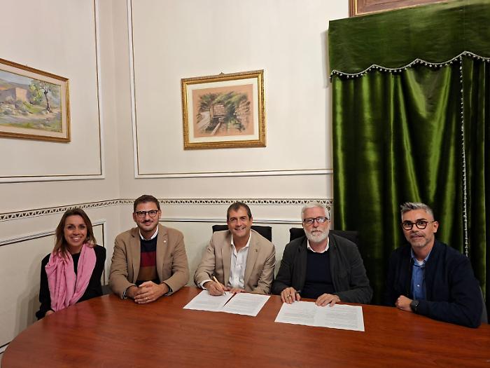 Chiaramonte, siglato l'accordo per la creazione di due comunità energetiche rinnovabili