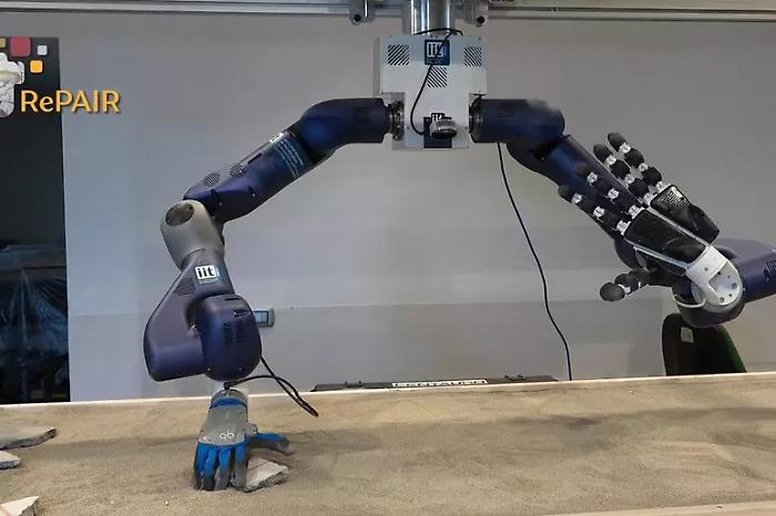 Un robot guidato dall'IA per "ricomporre" affreschi pompeiani ridotti in centinaia di pezzi