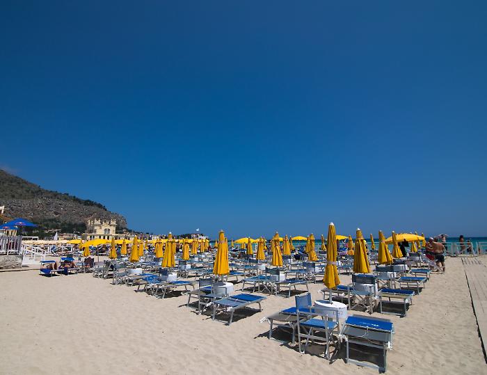 Mondello, aperto un altro lido: via agli abbonamenti, ma &egrave; ancora attesa per il montaggio delle capanne