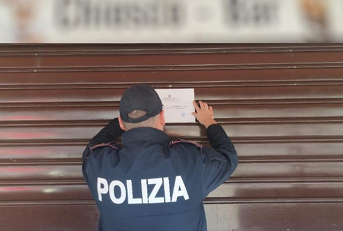 Sigilli al chiosco di viale Mario Rapisardi: sospesa per 7 giorni l'attività dopo i controlli