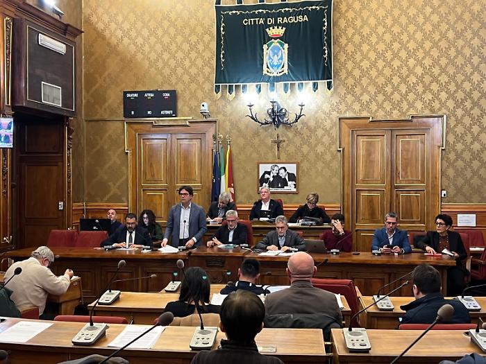 Consiglio comunale a Ragusa, scontro su Rsa e Suap