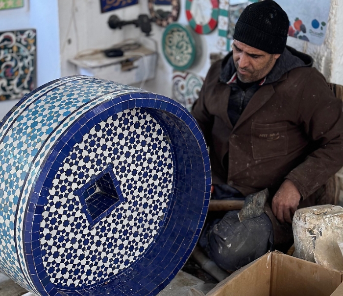 Colori, mani e la magia delle ceramiche: c&rsquo;&egrave; un angolo di Sicilia che rivive in Marocco