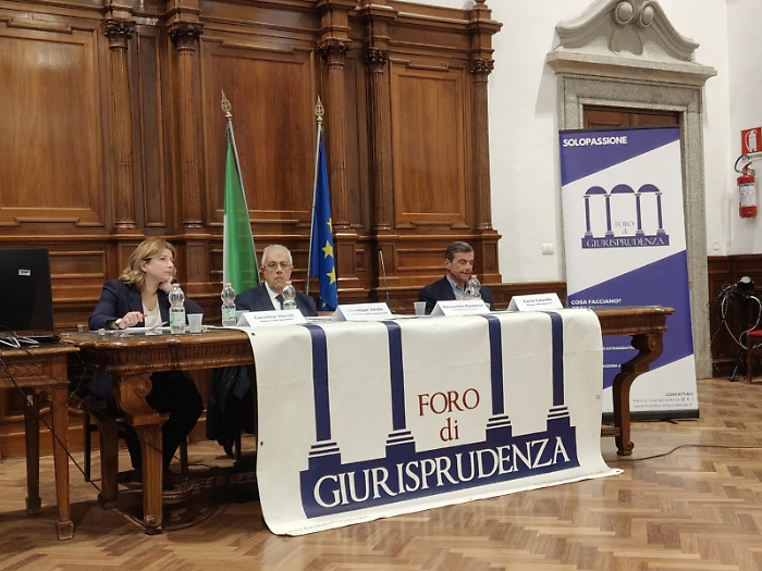 Calenda: &laquo;Niente scuse per Lagalla e Schifani, la Regione va commissariata&raquo;Varchi: &laquo;No, cos&igrave; deresponsabilizziamo la classe politica&raquo;