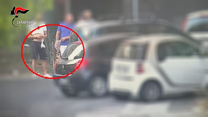 Catania, "l'angolo" della droga di via Capo Passero: lo spaccio organizzato in cui nulla &egrave; lasciato al caso