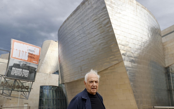 Addio a Frank Gehry, il gigante dell'architettura che pieg&ograve; il titanio e rifond&ograve; le citt&agrave;