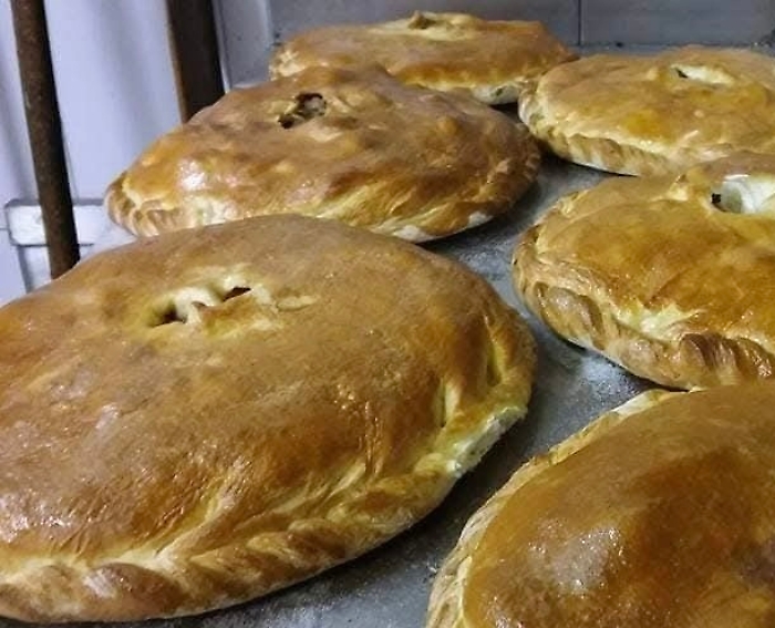 Cibo e tradizione, la scacciata di Catania: il &ldquo;giornale&rdquo; commestibile che racconta la citt&agrave;