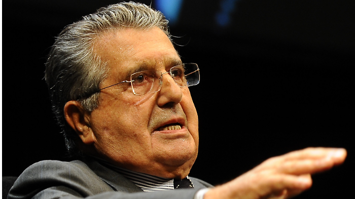 De Benedetti: &laquo;Elkann? Vender&agrave; i giornali e metter&agrave; l'oceano fra lui e i pm italiani&raquo;