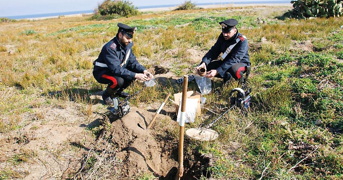 L'ombra della 'Ndrangheta nel traffico dei tombaroli: il linguaggio in codice: &laquo;Finocchi, caff&egrave; e motosega&raquo; 