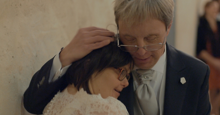 Morto a 60 anni Luca Di Biasi che con la sua Silvana sfid&ograve; il pregiudizio sull'amore Down