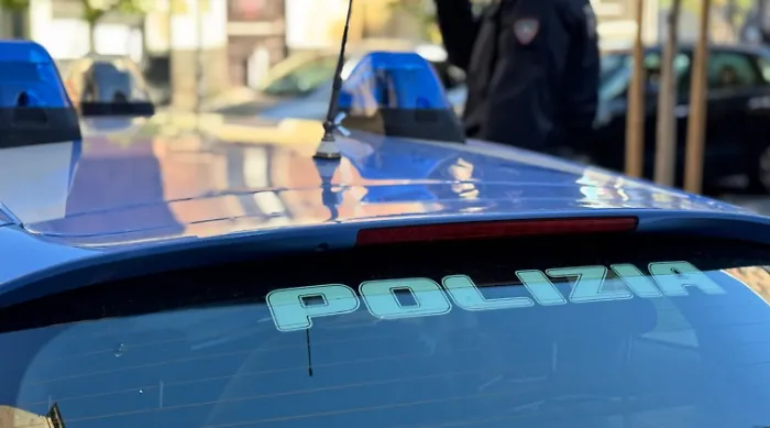 Rapina lampo in una farmacia a Messina ma scatta l'allarme e arriva la Polizia