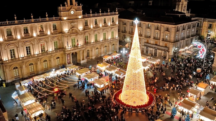 Catania, piazza Universit&agrave;