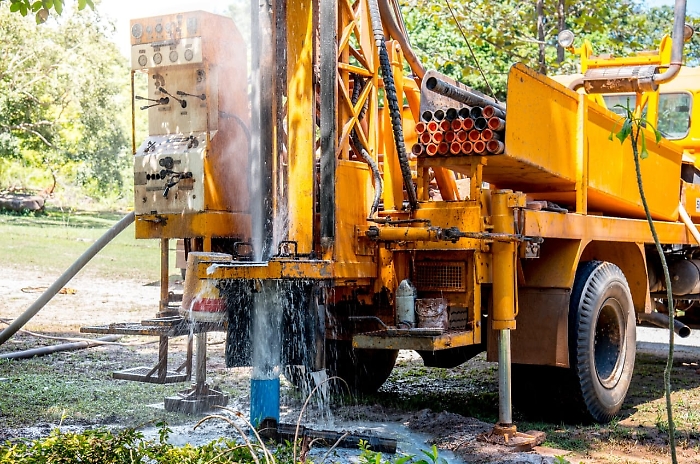 Pozzi trivellati abusivamente e carenze igienico sanitarie: sanzionato un autobottista