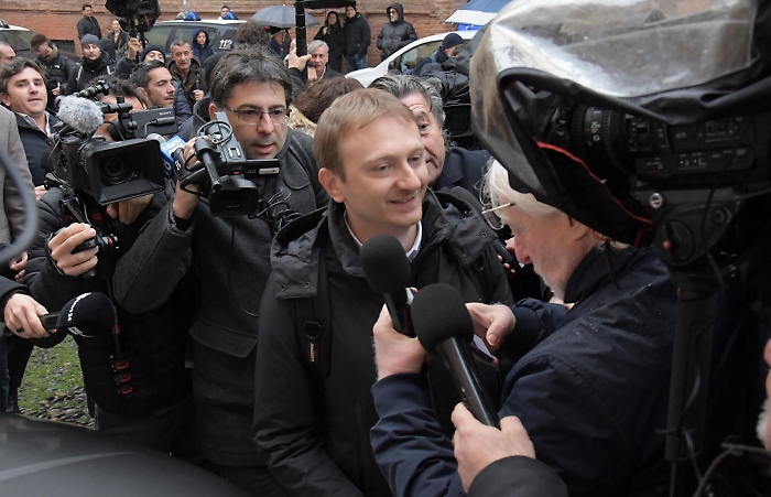 Garlasco, il ritorno di Stasi in aula: tra nuova perizia sul Dna e vecchie ferite che non si rimarginano