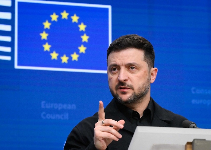 &ldquo;O soldi oggi o sangue domani&rdquo;: l&rsquo;ultimatum di Zelensky all&rsquo;Europa sui beni russi congelati