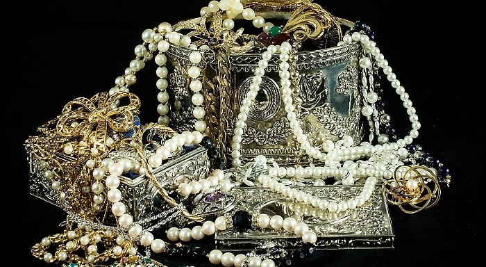 Canada, valigia, vetrina XIII: il ritorno dei gioielli che dividono l&rsquo;Austria