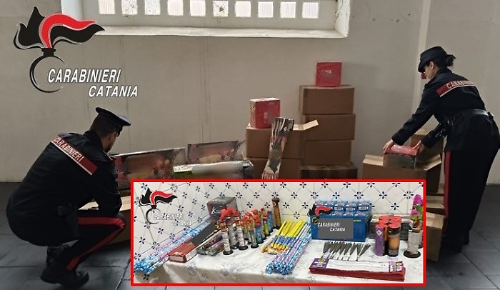 Nella stanza della sua casa di Catania conservava 220 chili di botti: giovane donna nei guai