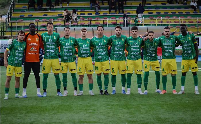 La squadra del Niscemi schierata contro il Melilli